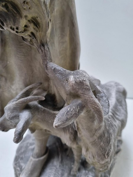 Richard-Aurili beeld-statue-sculpture-Italian-terracotta-jongedame-geiten-young-lady-coats-00002